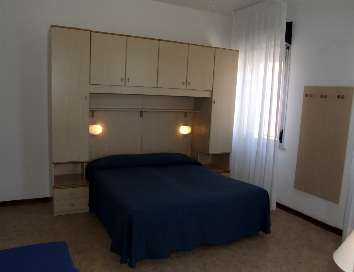 Hotel Firenze Caorle Oda fotoğraf